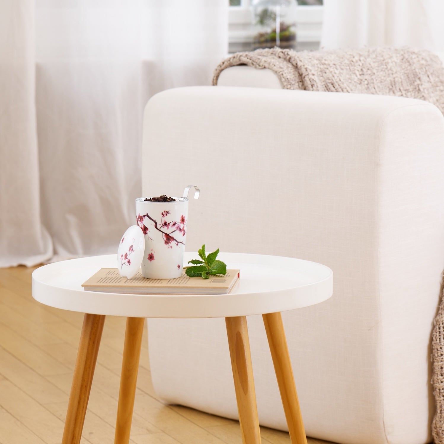 Teaeve "Cherry Blossom" - Porcelain mug with integrated tea strainer