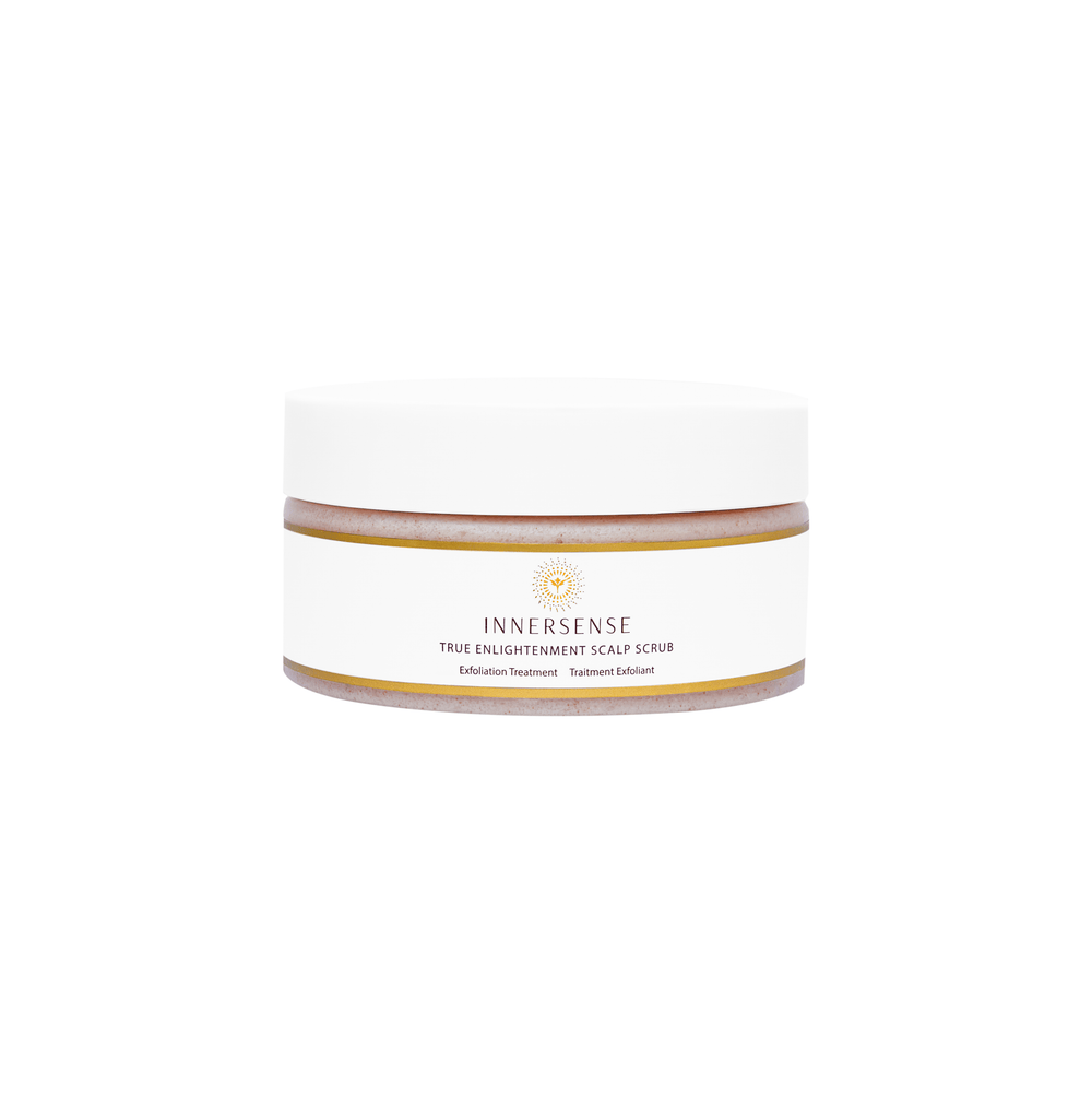 Innersense True Enlightenment Scalp Scrub Tiegel  vor weißem Hintergrund.