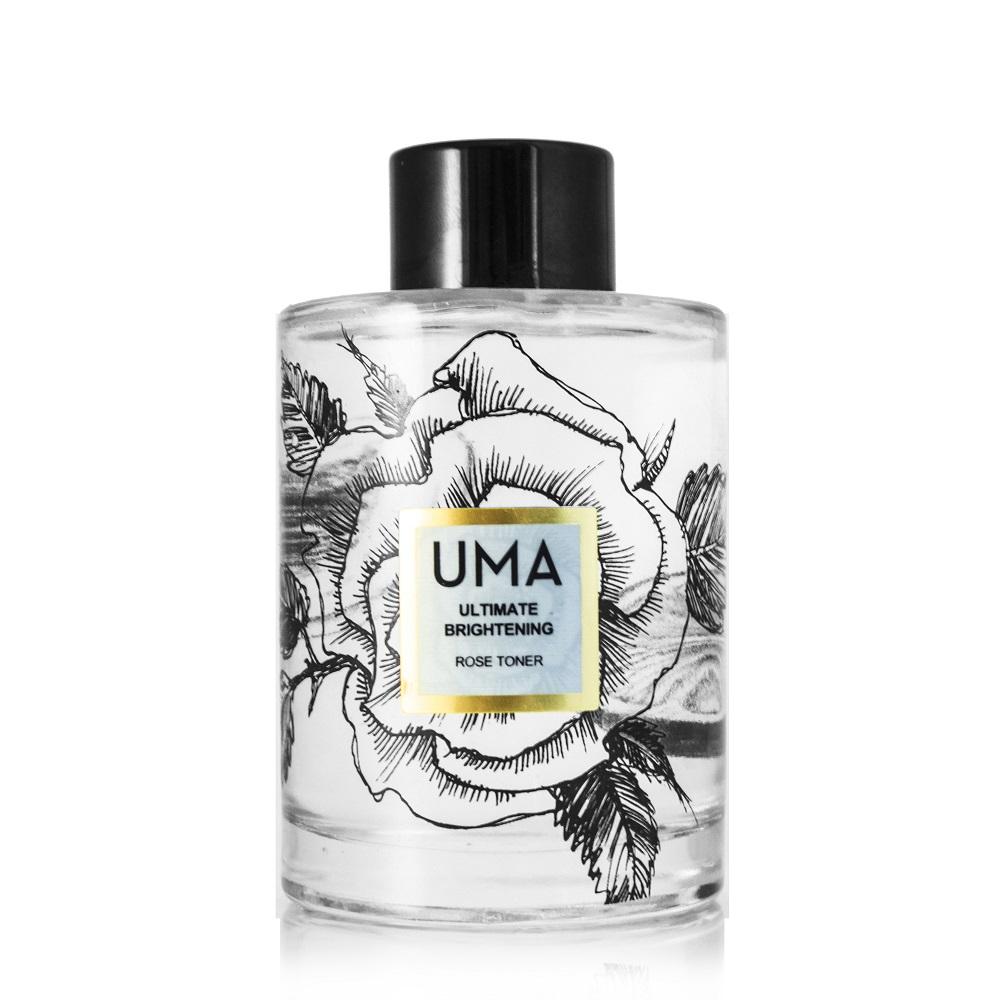 UMA Ultimate Brightening Rose Toner Flasche steht vor weißem Hintergrund.