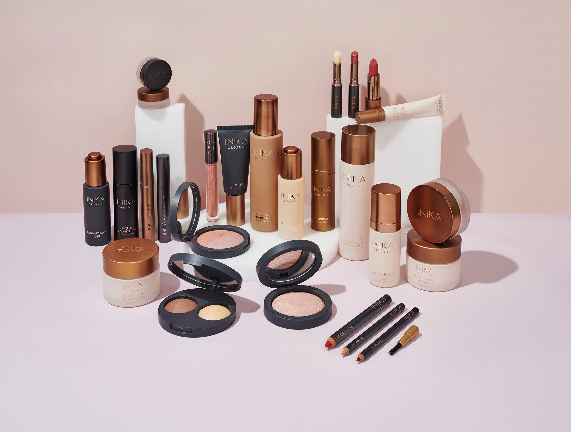Natural cosmetics make-up: nourishing, luxurious, color-intensive, pollutant-free & long-lasting