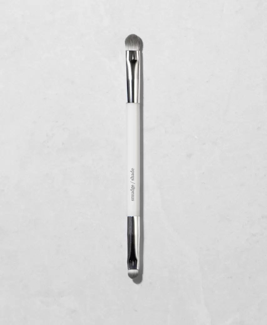 Ere Perez Eco Vegan Smudge & Shade Brush lies on a white base.