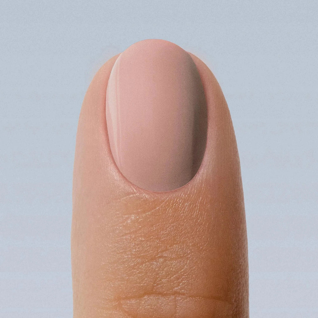 Maniküre mit Karolin Van Loon Nagellack Mauve Léger – natürliches Rosa Finish auf den Nägeln North Glow