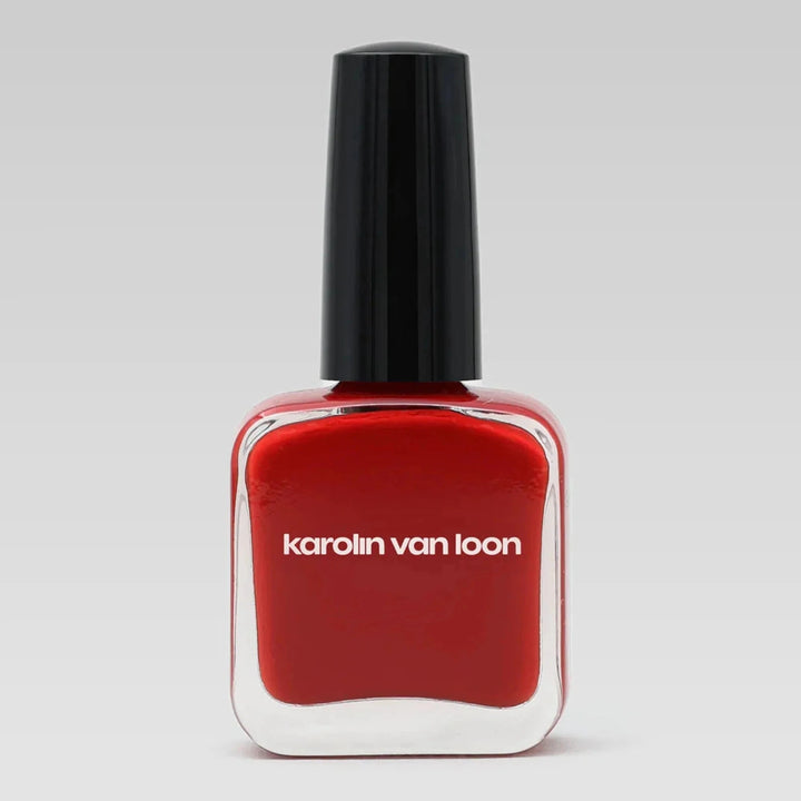 23 Rouge Éclipse Nagellack von Karolin Van Loon, kräftiges Rot in elegantem Glasflakon.
