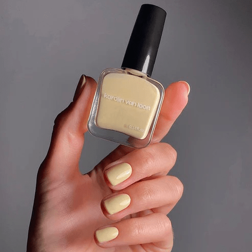 Heller, gelber Nagellack von Karolin Van Loon – Farbton Beurre Soleil in 15-ml-Flasche