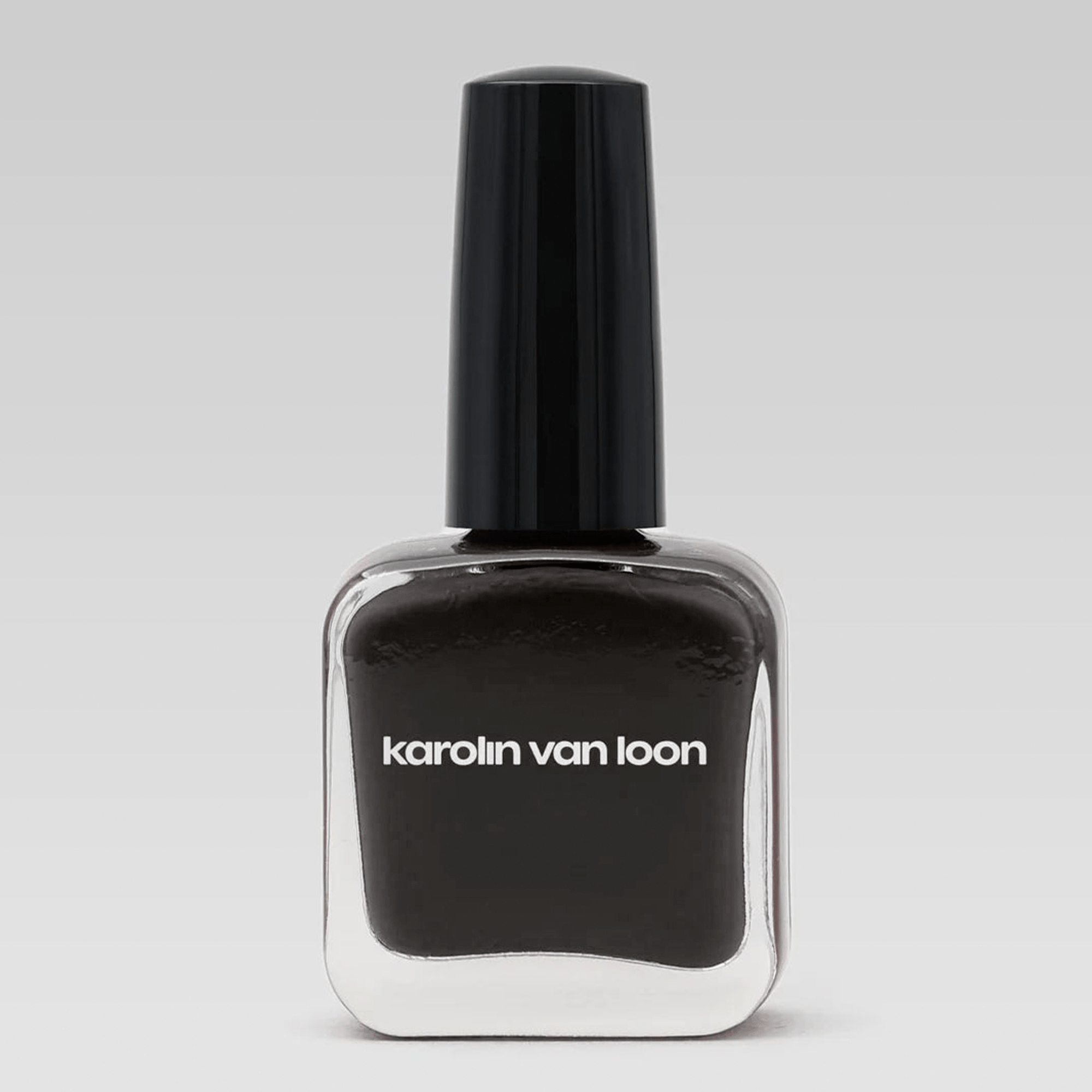 Karolin Van Loon 54 Figue Marron veganer brauner Nagellack mit goldenen Untertönen.