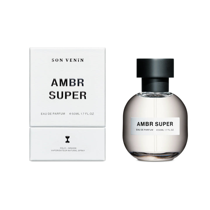 AMBR SUPER von SON VENIN, Verpackung. und Parfum nebeneinander.