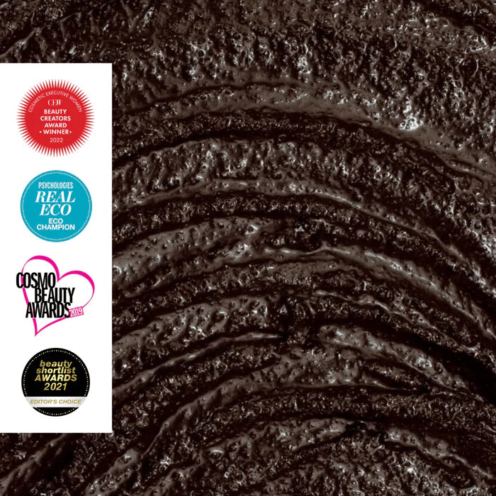 Detailaufnahme des Kaffee-Peelings mit grober Peelingstruktur