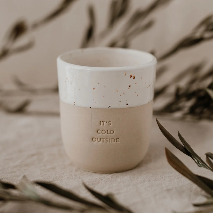 Kaffeebecher "It's cold outside", handgefertigt aus Keramik