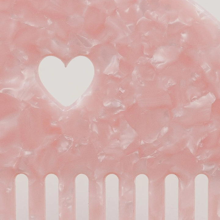 Detailansicht Eulenschnitt Kamm Herz Blush – sanftes Entwirren für alle Haartypen
