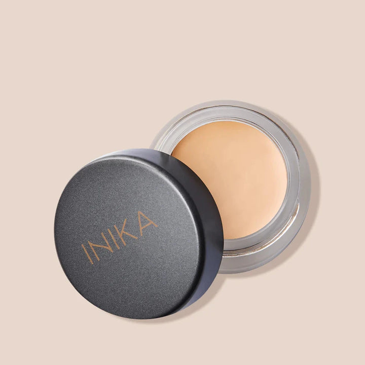 Inika Full Coverage Concealer Shell leicht geöffnet.