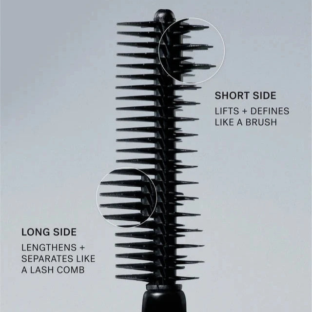 Bürstenkopf der Limitless Lash Mascara von Ilia Beauty. North Glow