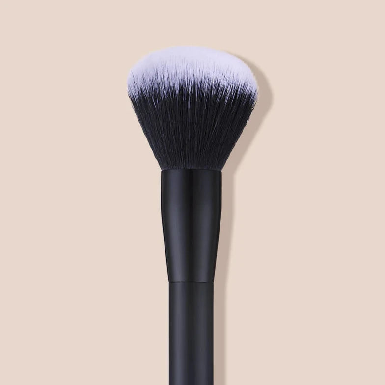 Bürstenkopf Powder Brush von INIKA Organic. North Glow