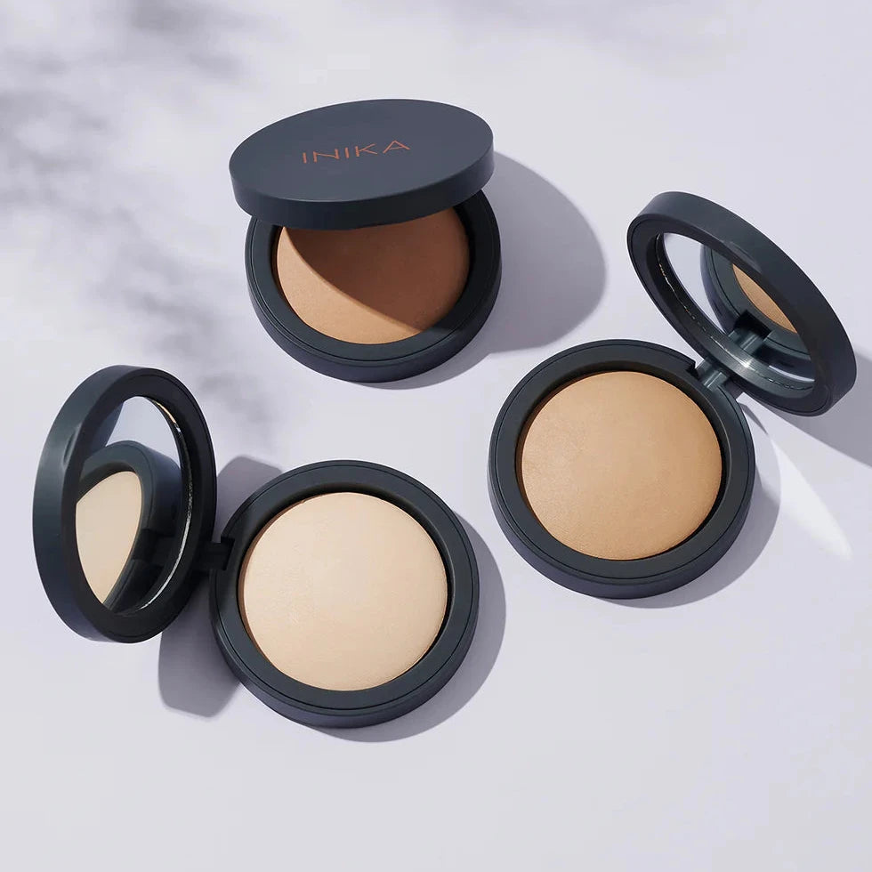 INIKA Baked Mineral Foundation offen vor weißem Hintergrund 