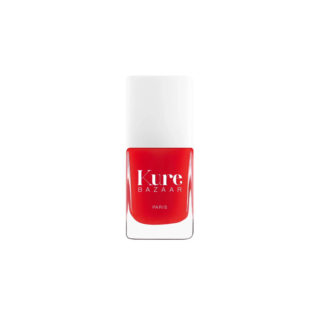 Nagellack "SpicyVvee" von Kure Bazaar vor weißem Hintergrund.