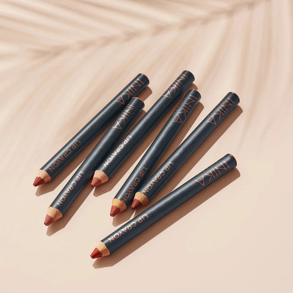 6 Lipsticks Crayon nebeneinander. North Glow