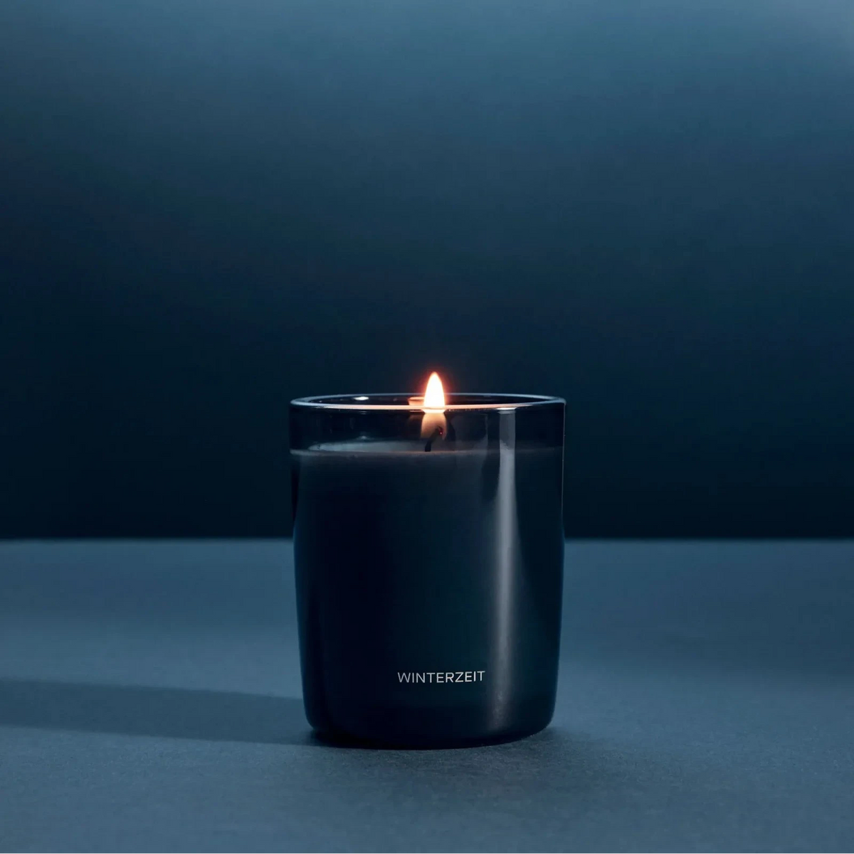 Winterzeit Duftkerze 75 g in blauem Glas · Limited Edition 2026