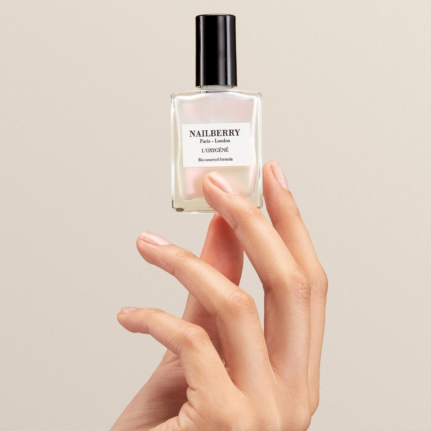 L'Oxygéné Nailberry Nagellack "Inner Glow" - zarter, eleganter Perlschimmer