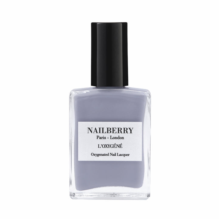 Nailberry Nagellackflasche Serendipity vor weißem Hintergrund.