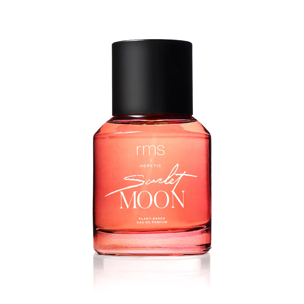 Rote RMS und X Heretic Scarlet Moon Parfum Flasche mit schwarzem Deckel steht vor weißem Hintergrund. North Glow