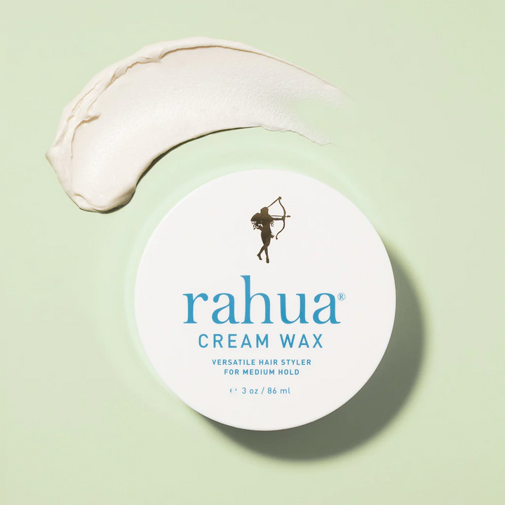Rahua Cream Wax Dose mit Texturbeispiel auf hellgrünem Hintergrund.