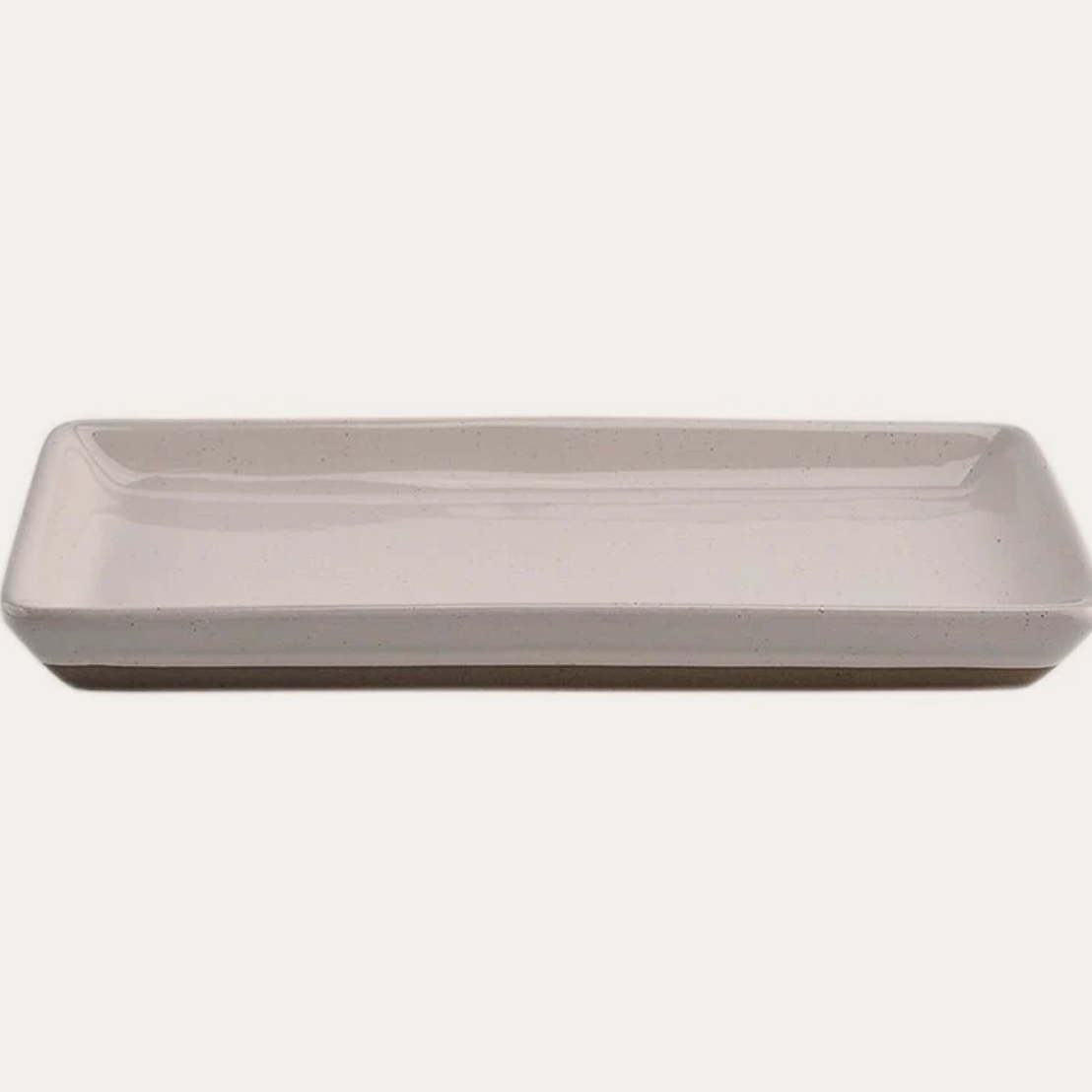 Sweet Water Decor Cream Stoneware Tray vor weißem Hintergrund.