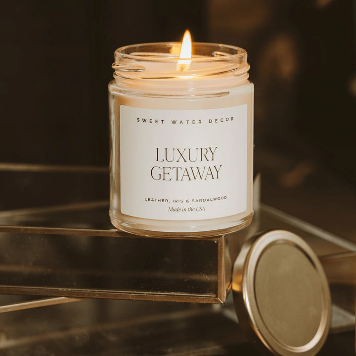 Sojawachskerze "LUXURY GETAWAY" mit goldenem Deckel | Sweet Water Decor