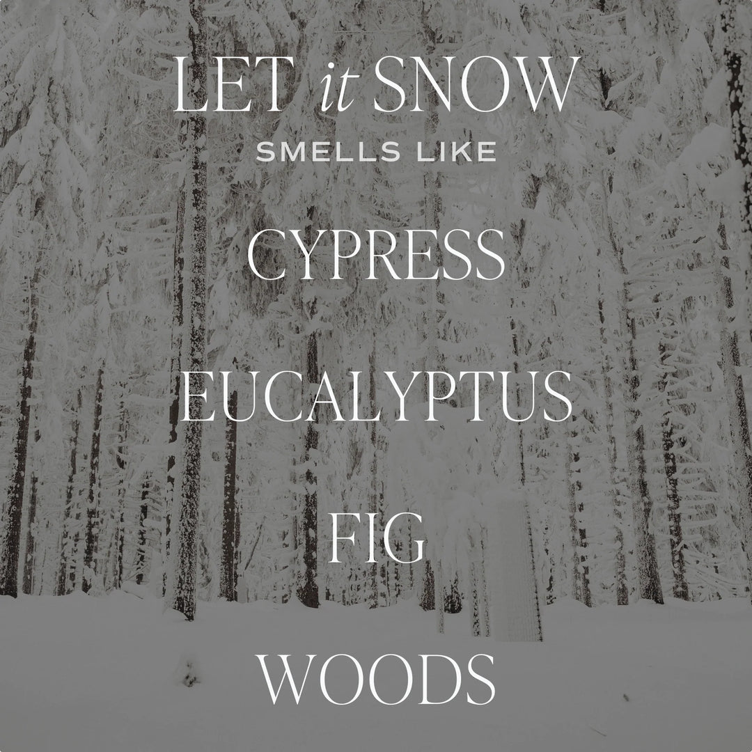 Im Hintergrund ein verschneiter Wald, davor die Wörter: LET it SNOW smells like CYPRESS, EUCALYPTUS, FIG, WOODS. North Glow