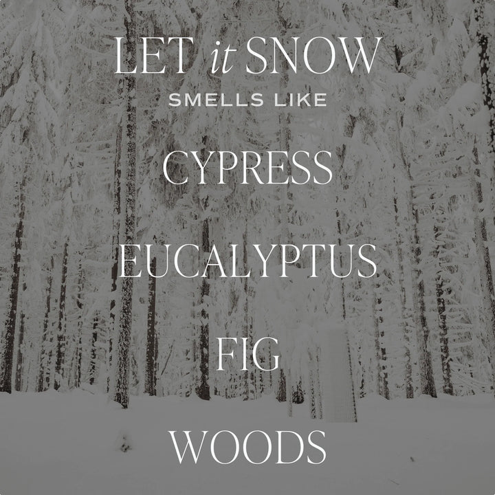 Im Hintergrund ein verschneiter Wald, davor die Wörter: LET it SNOW smells like CYPRESS, EUCALYPTUS, FIG, WOODS.