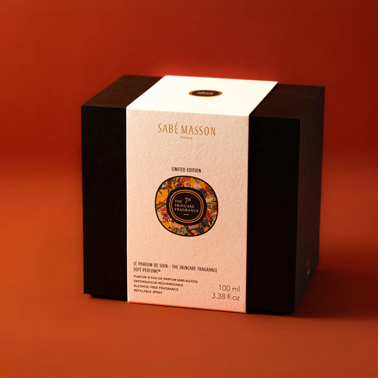The 7th Skincare Fragrance von Sabé Masson – pflegendes Eau de Parfum mit Vanille, Freesie, Patchouli und Moschus.