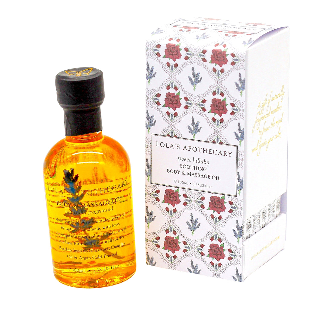 Glasflasche Lola´s Apothecary mit orngefarbenem Inhalt, daneben die Verpackung. North Glow