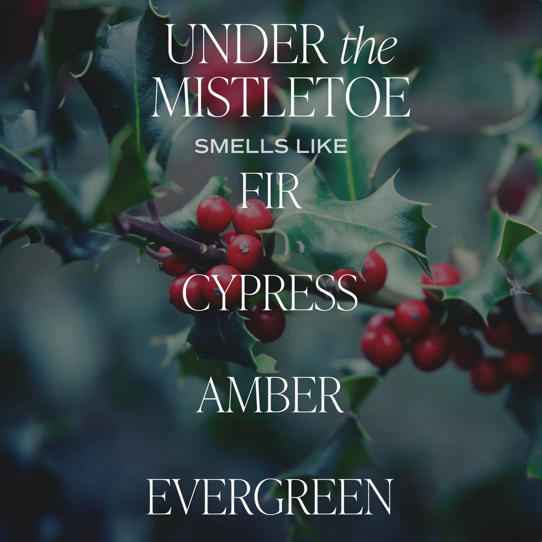 Sojawachskerze "Under The Mistletoe" im matt grünen Milchglas North Glow