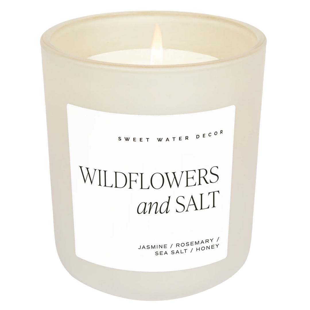 Sojawachskerze "Wildflowers and Salt" in cremefarbenem Milchglas North Glow