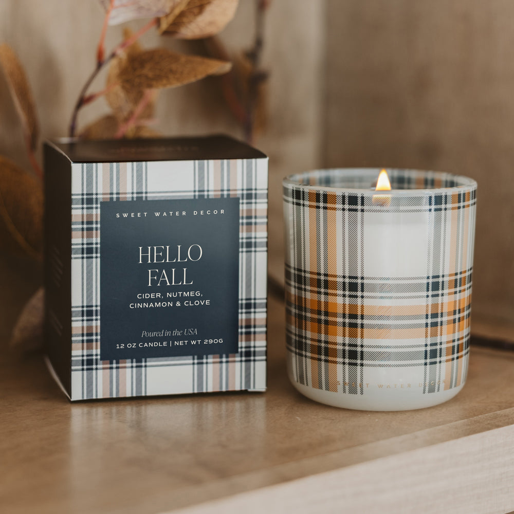 Hello Fall - Duftkerze mit Karomuster – Cider, Zimt, Nelke & Muskatnuss