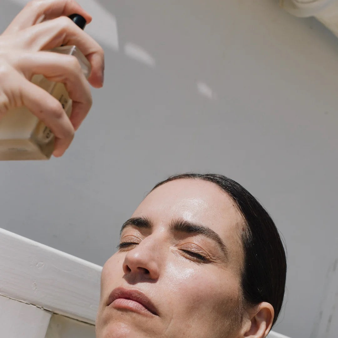 The Adaptogen Toner Serum bei Verwendung 