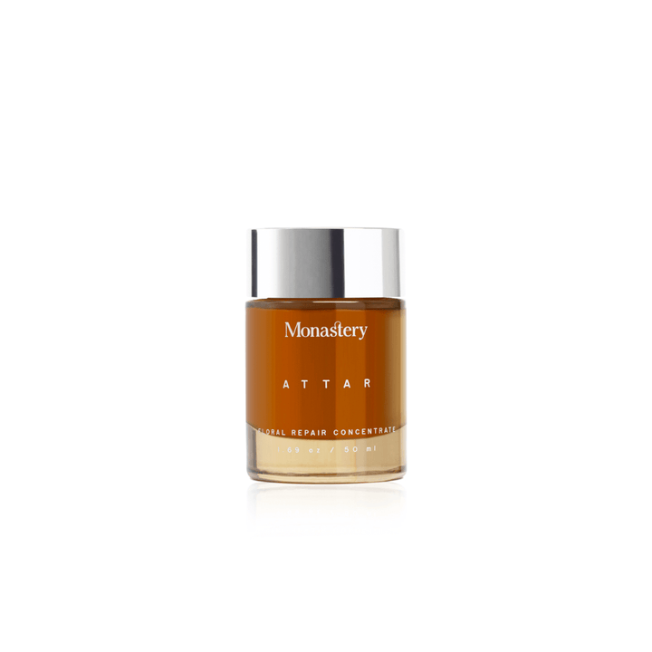 Glastiegel mit silbernem Deckel von Monastery Attar 50ml vor weißem Hintergrund
