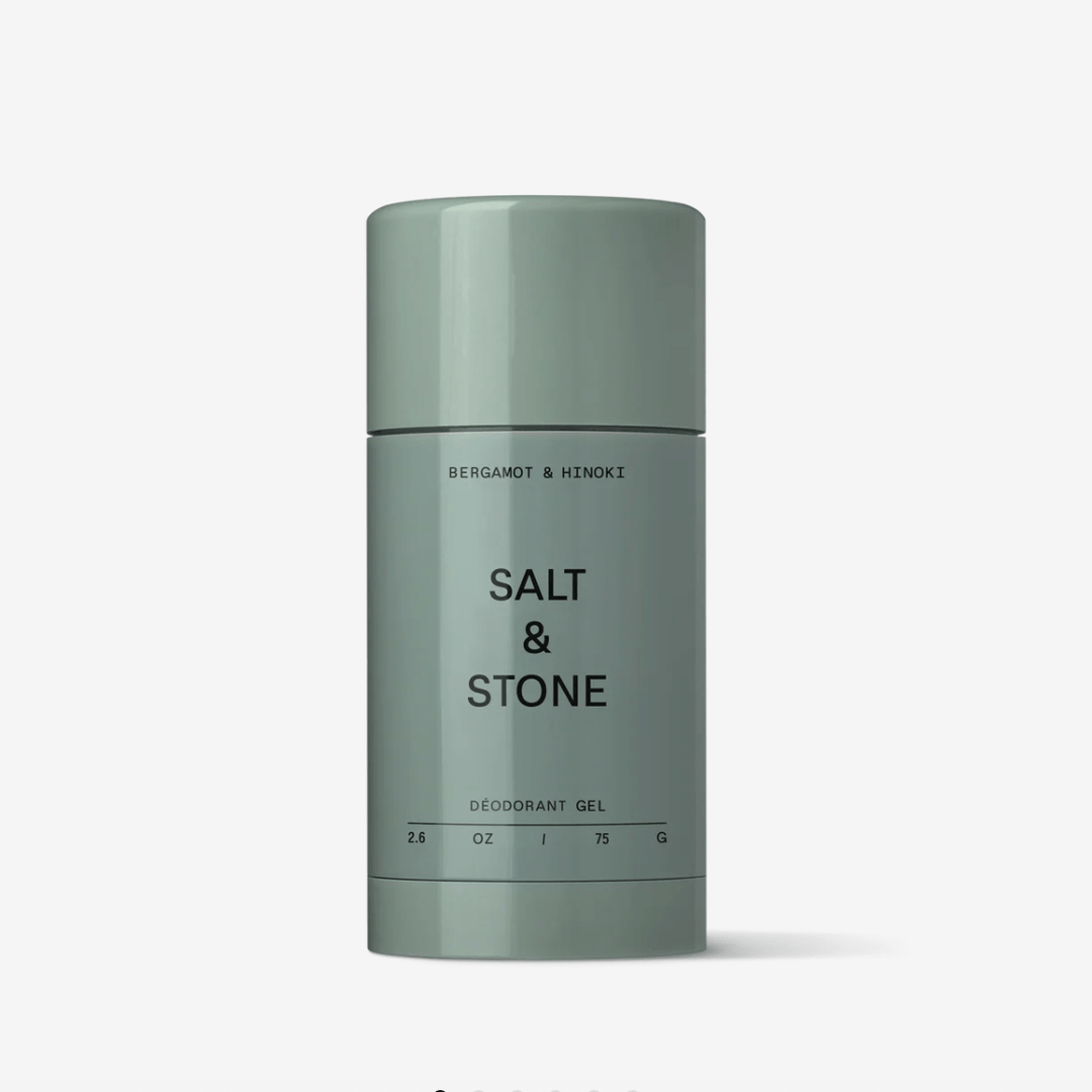 Salt & Stone Bergamot & Hinoki Deodorant Gel vor weißem Hintergrund.