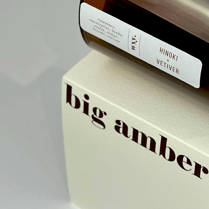 big amber, HINOKI + VETIVER, the grounding scent - Duftkerze von wxy.