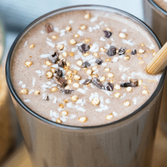 Kiano Choco Strong Shake im Glas in Nahaufnahme.