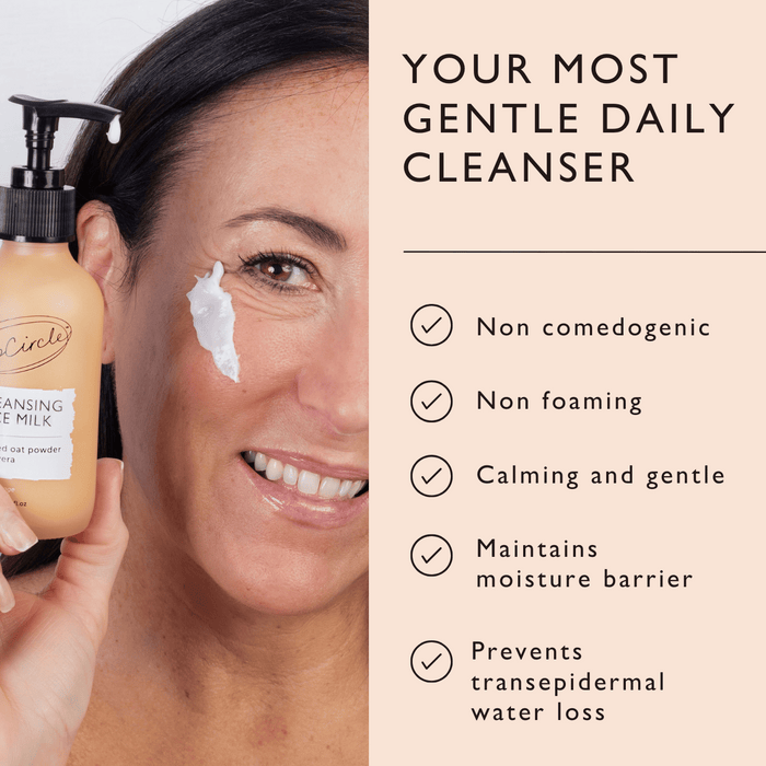 Frau hält Flache der face cleansing Milk in die Kamera und rechts sind Vorteile des Produktes aufgelistet.