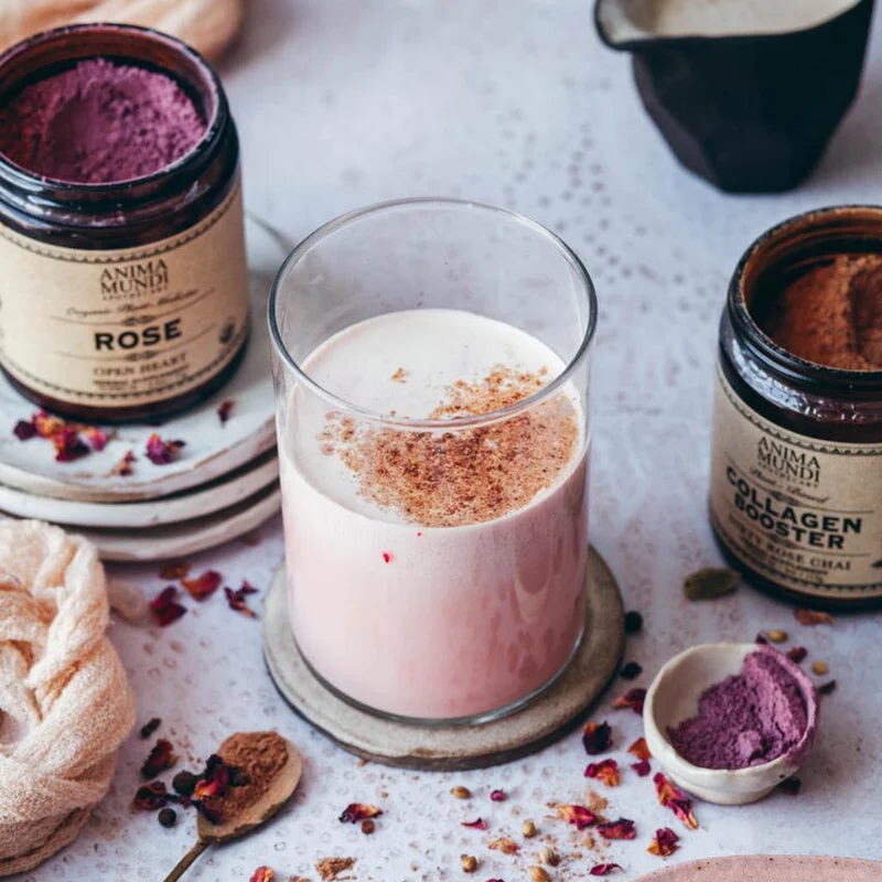 COLLAGEN BOOSTER - Dirty Rose Chai Getränkepulver von ANIMA MUNDI North Glow