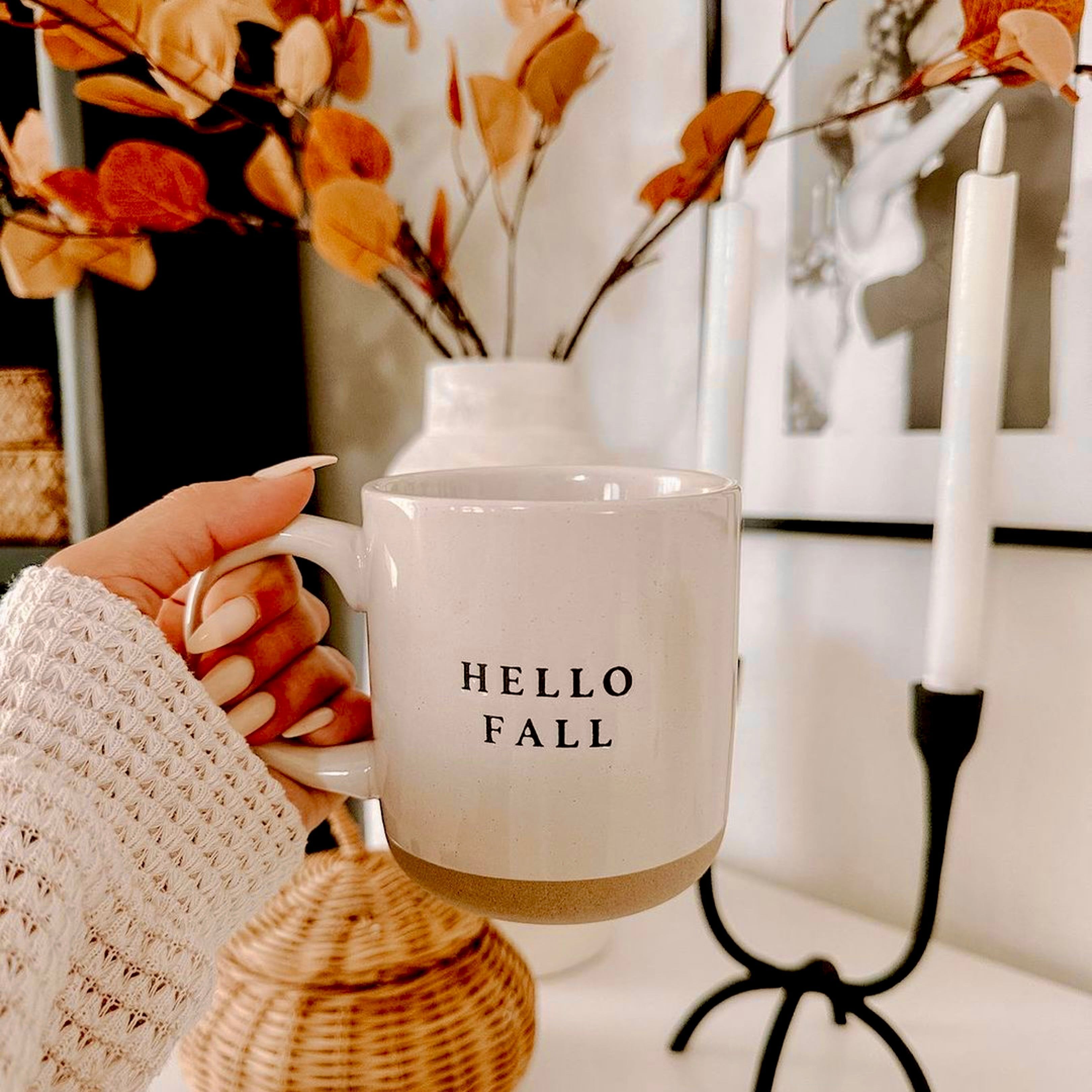 Cremefarbene Kaffeetasse "HELLO FALL" von SWEET WATER DECOR
