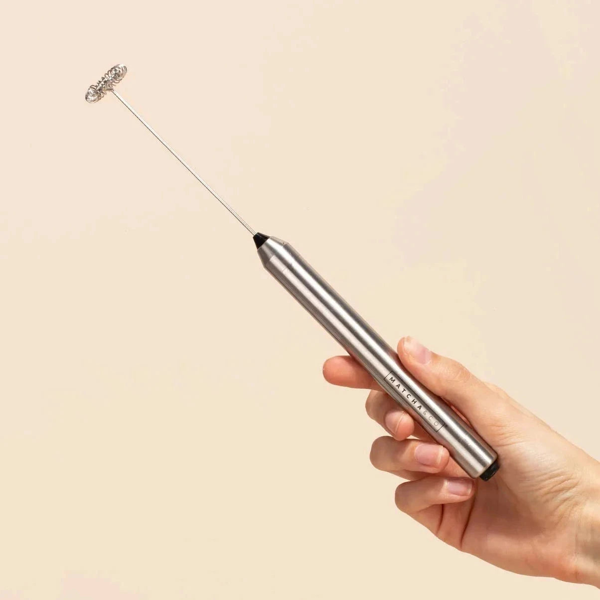 Electric Whisk von MATCHA & CO – elektrischer Milch- und Matcha-Aufschäumer in minimalistischem Desig