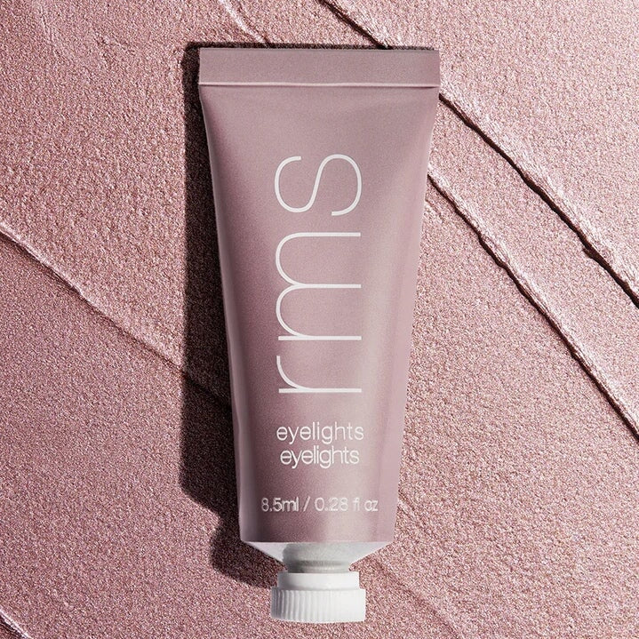 Tube Eyelights Cream Eyeshadow Blaze vor Farb- und Texturbeispiel.