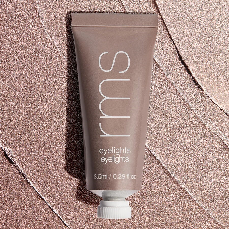 Tube Eyelights Cream Eyeshadow Strobe vor Farb- und Texturbeispiel.