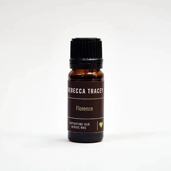 Rebecca Tracey Florence Duftöl Flasche vor weißem Hintergrund