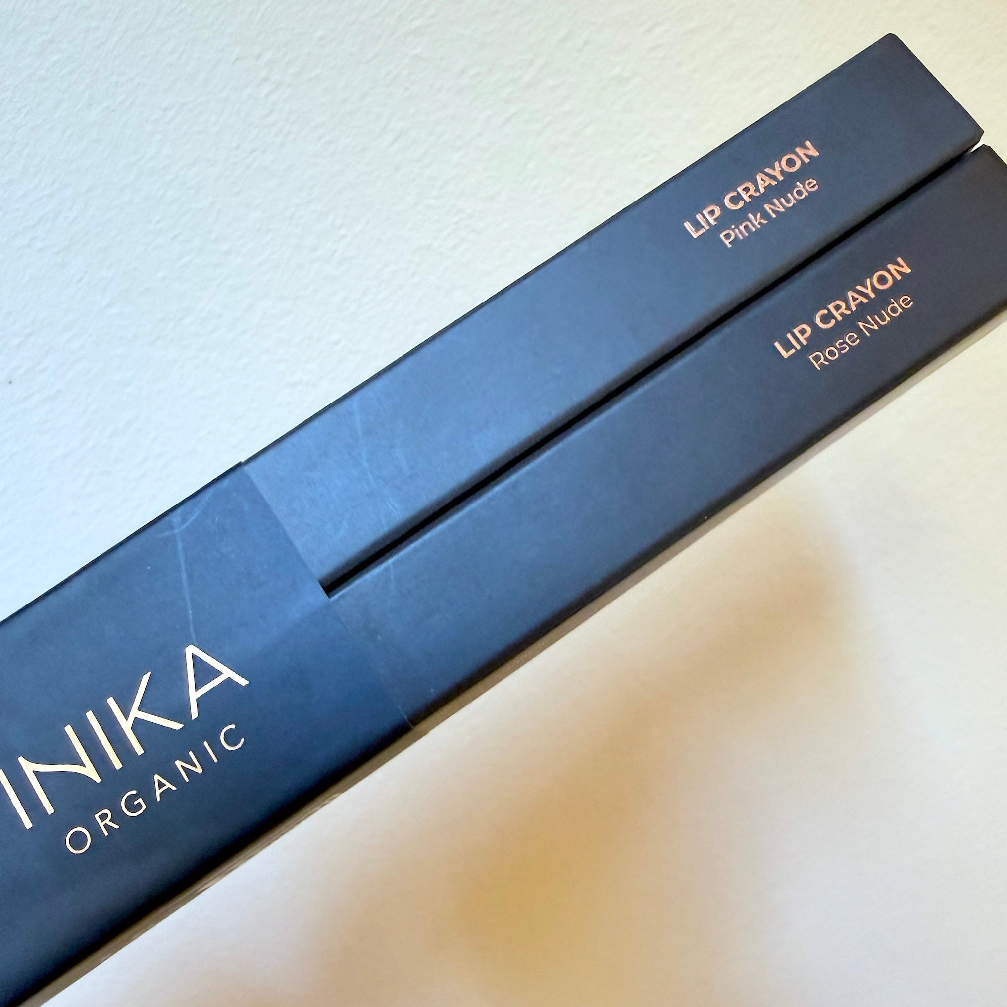 GWP-Aktion von INIKA: Zwei Full-Size Lip Crayons als Geschenk