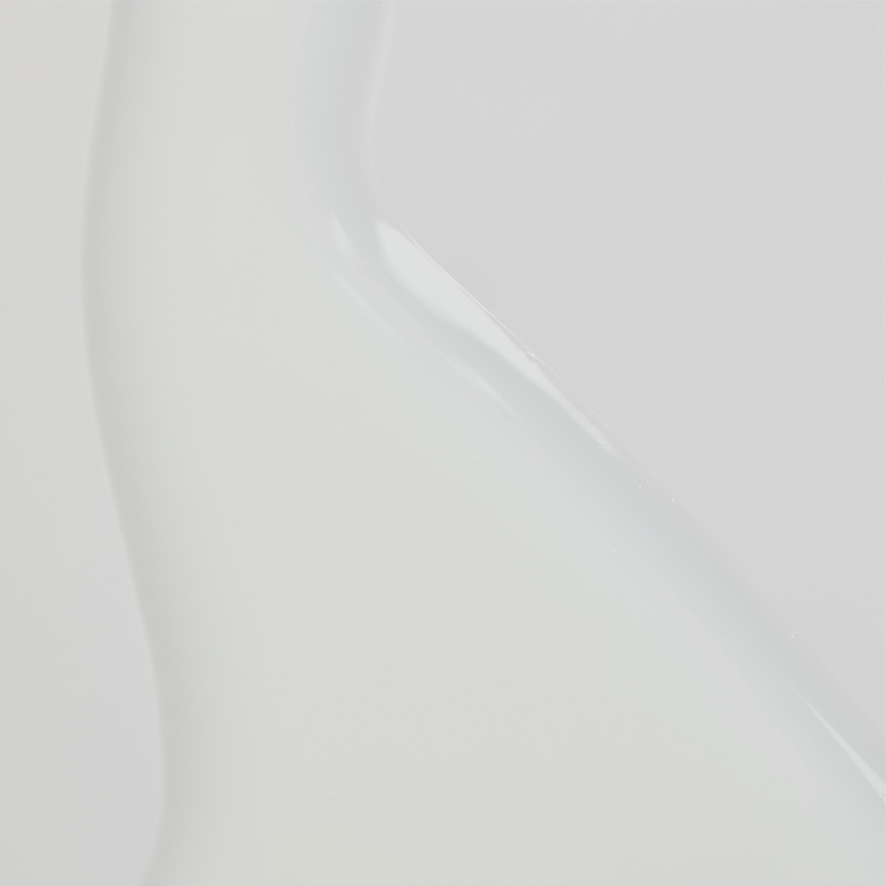 Detailaufnahme Textur des Hyaluronic Repair Booster Serums von TEAM DR JOSEPH – luxuriöse Naturkosmetik