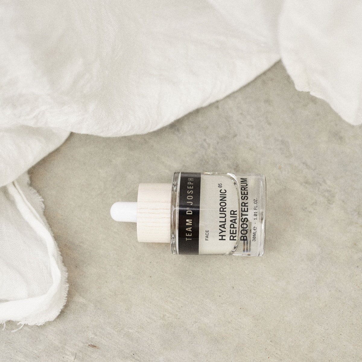 TEAM DR JOSEPH Serum mit Hyaluron – veganes Anti-Aging-Produkt in hochwertigem Design