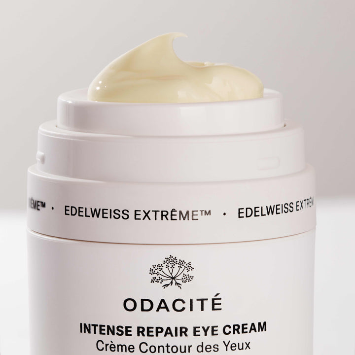 Samtige Textur - Odacité Intense Repair Eye Cream mit Edelweiss Extreme.
