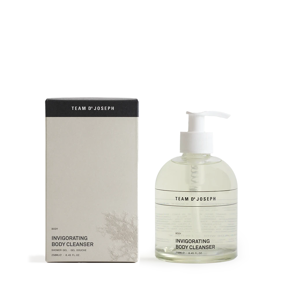 TEAM DR JOSEPH Invigorating Body Cleanser – revitalisierendes Duschgel im eleganten Spenderdesign.